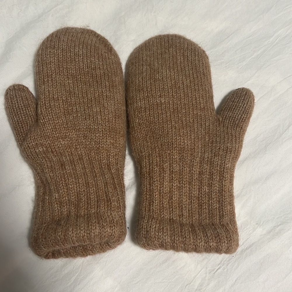 Alpaca mittens never worn